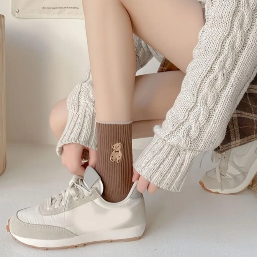 5 Pairs of Mixed Color Teddy Bear Mid Tube Socks with Cute Cartoon Pattern Design, Suitable for Casual Wear in All Seasons - Image 2