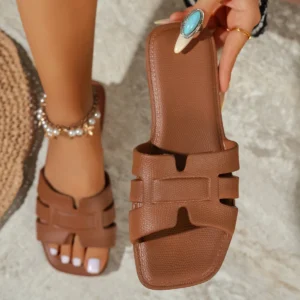 Women's Summer Flat-Soled Versatile Simple Lightweight Comfortable Fashionable Slip-On Sandals Beach Shoes