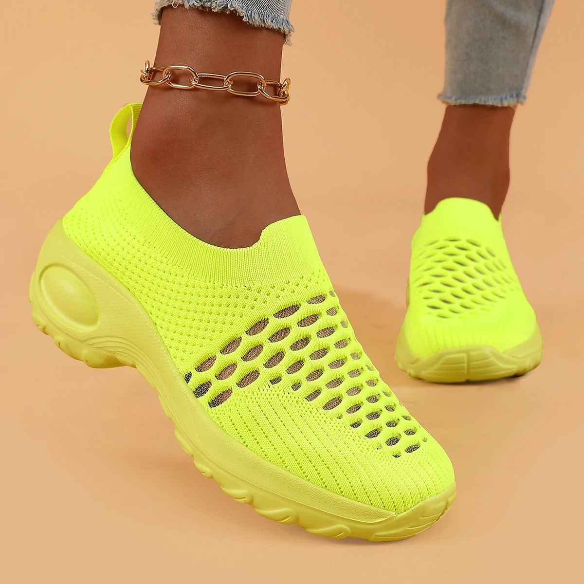 2025 New Red Women's Casual Sneakers Comfortable Tennis Shoes Lightweight Sneakers Women Plus Size Student Vulcanized Shoes