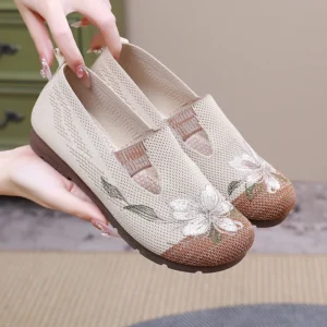 Ladies' summer 2025 breathable soft sole anti-slip mom shoes leisure mesh flat embroidered shoes