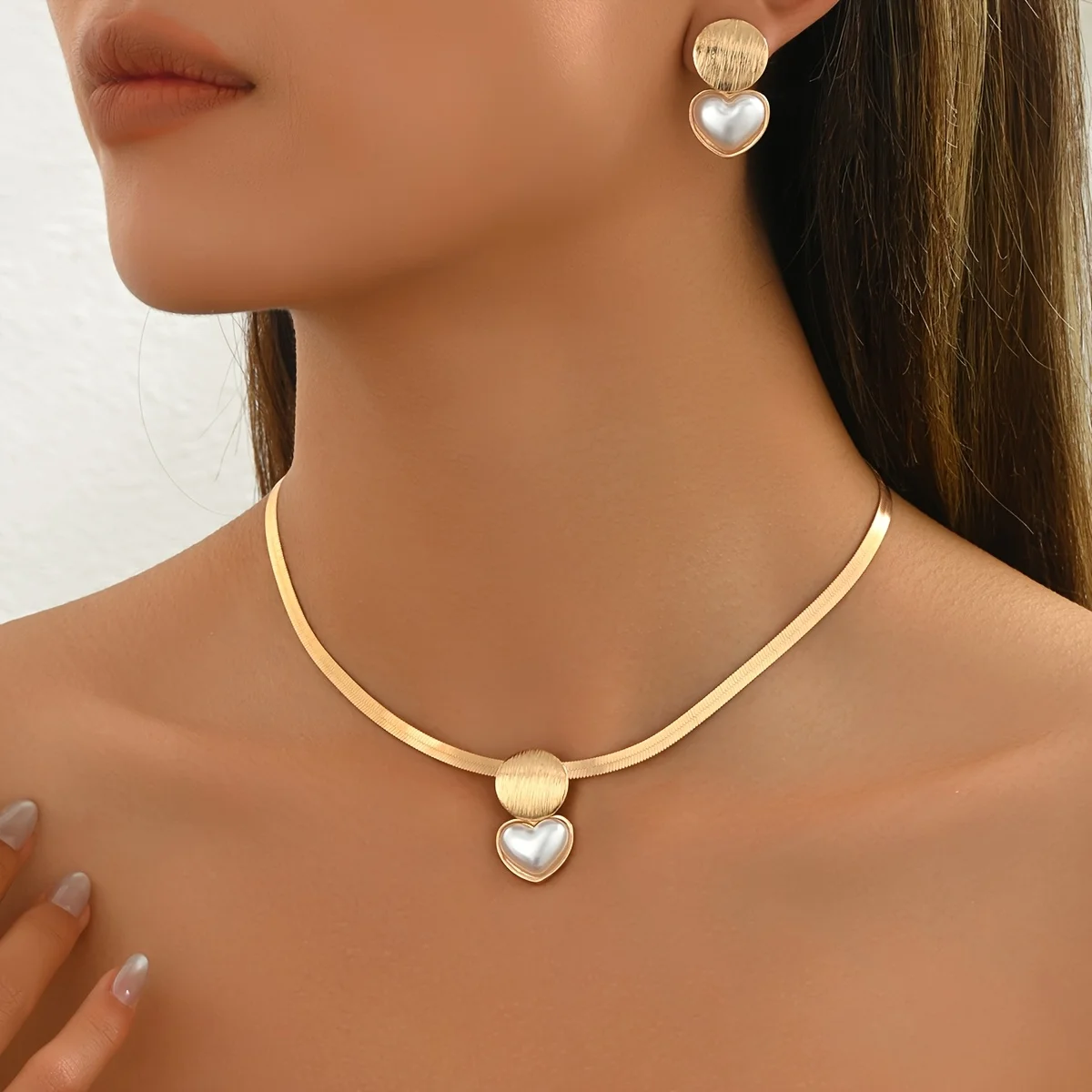 3PCS Elegant Golden Jewelry Set - Chic Necklace & Matching Earrings with Heart & Geometric Pendants, Ideal for Daily Wear - Image 2